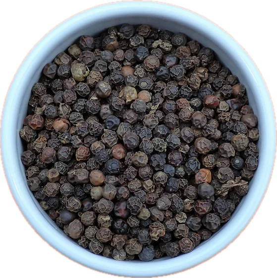 Schale mit schwarzem Pfeffer